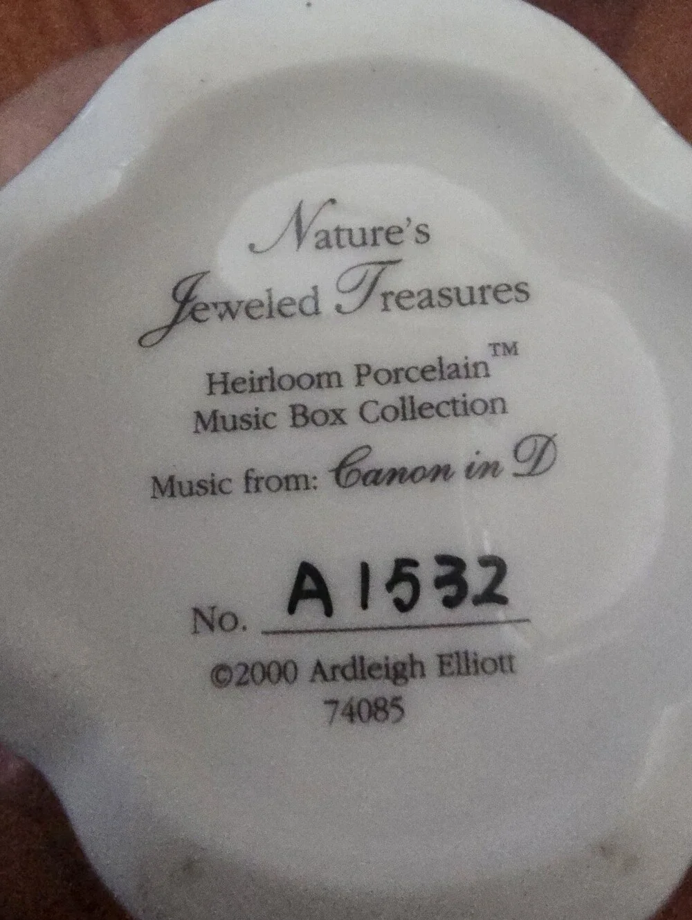 N°1532A RARE Ardleigh Elliott Nature Jeweled Treasures porcelain Music Box.2000